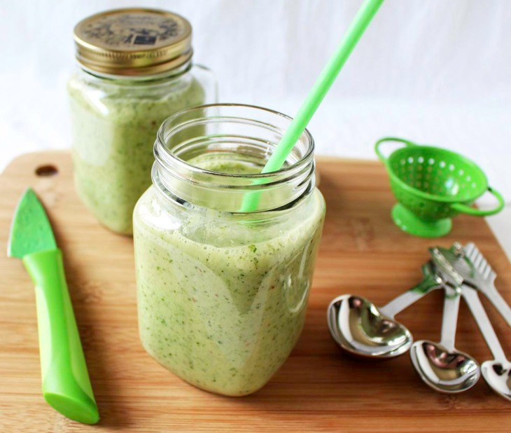 Nutritious Romaine Smoothie with Sweet Fuji Apple