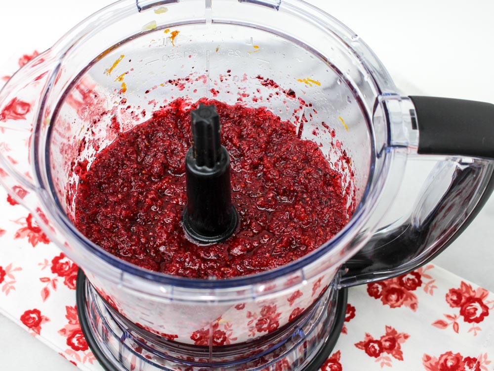 Tangy and Refreshing Raw Cranberry Relish